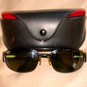 RAY-BAND RB 3052 W 3180 60•19. CONDITION 8.5/10. NO SCRATCHES ON THE LENSES.